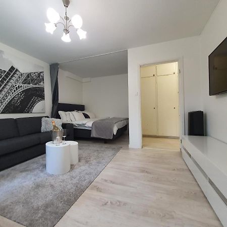 Close To The Metro And The Beach!!! With A View Of The Scandinavian Forest Estocolmo Exterior foto
